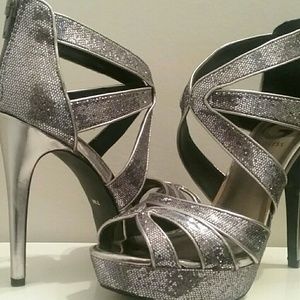 Guess Metallic Pewter/Grey Sandals